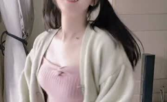 小姐姐扭网红肚脐眼,小姐姐扭动身材引关注