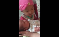 三岁小姐姐和弟弟吵架了,温馨家庭的小插曲