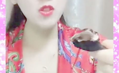 小姐姐吃菱角,小姐姐的甜蜜食光之旅